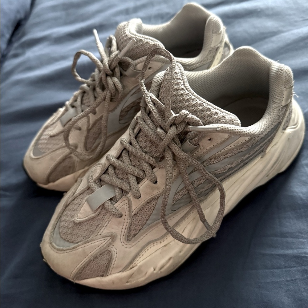 Yeezy Boost 700 V2 'Static' size 5.5